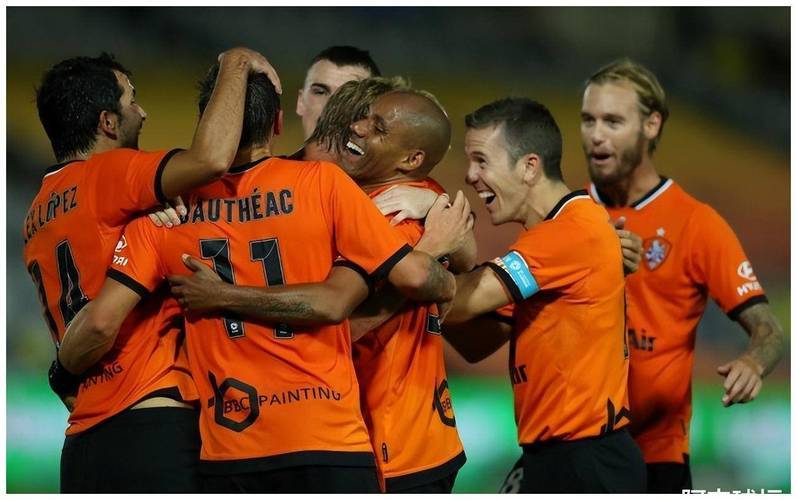 比赛中球队采取多样化战术获得胜利