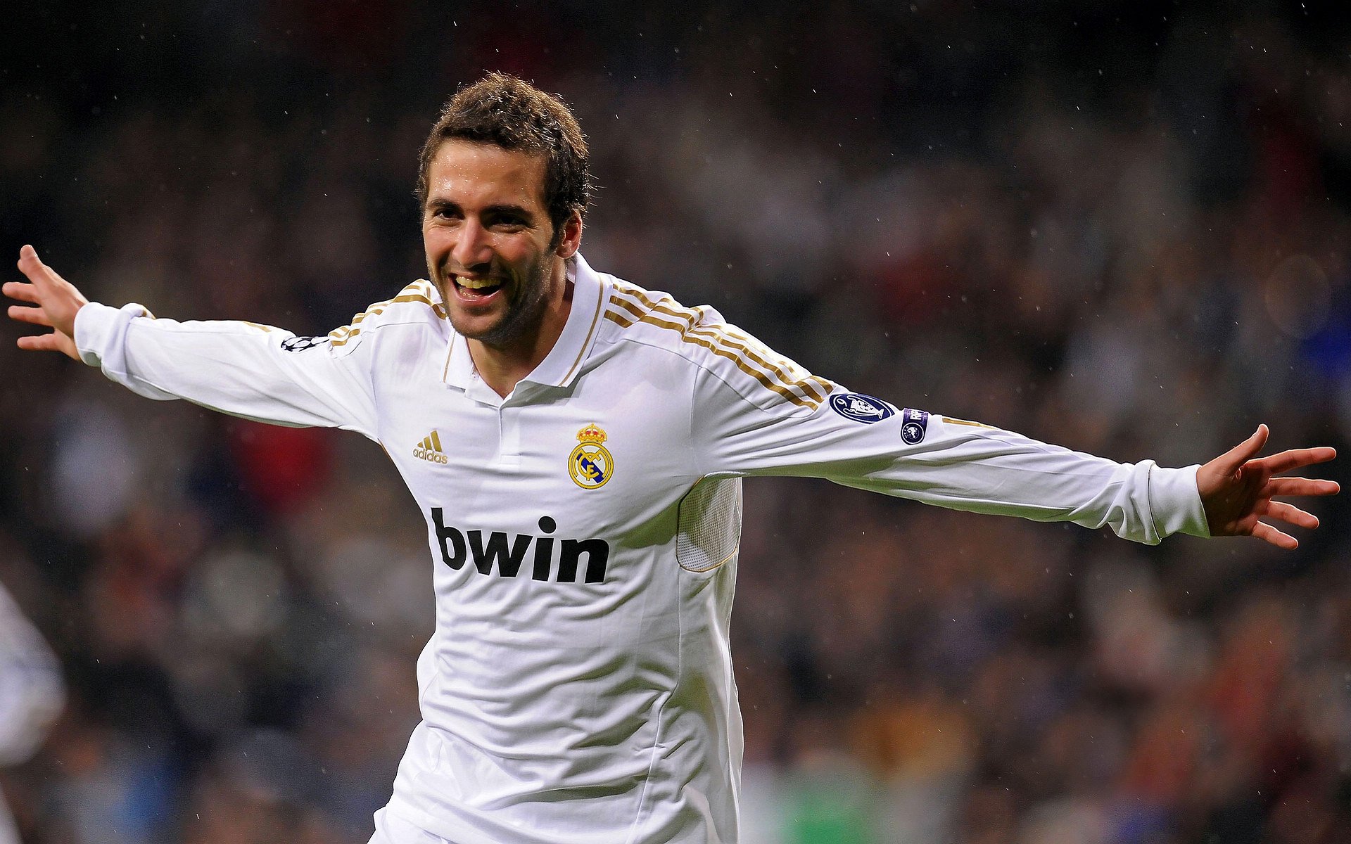 奇迹之夜，洪都拉斯打穿瑞士防线，伊布神勇连续得分拉开历史差距